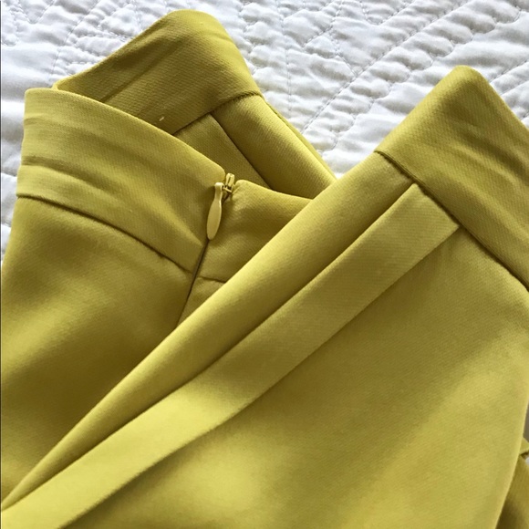 Bronzed yellow silky skirt - Picture 3 of 7